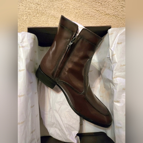 NWT Florsheim Boot, Black Cherry, Essex Moc Toe Zipper - Picture 3 of 6